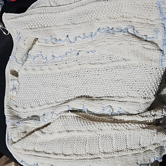 The Eagle's Eye Vintage Hand Knit White & Blue Cable Knit Cardigan Size Medium - Picture 10 of 13